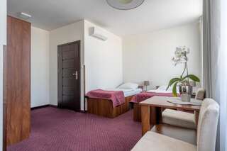 Отель Hotel Stork Бродница Двухместный номер с 1 кроватью или 2 отдельными кроватями-3